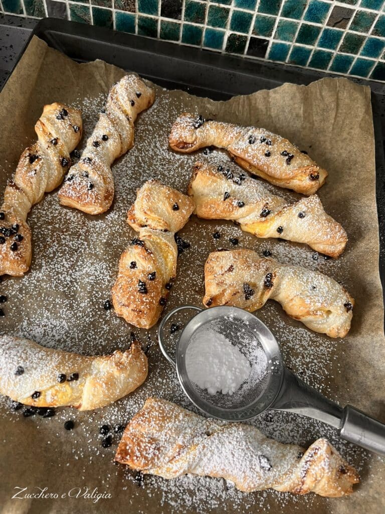 Sfogliatine con crema bimby e gocce di cioccolato